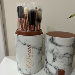 Brand new Sigma Dream Brush Set + Travel case